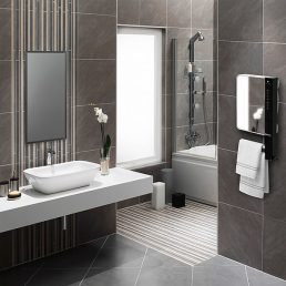   Radialight Windy Visio fürdőszobai gyorsfűtő készülék 1000/1800 W - tükör előlappal, törölközőtartó rudakkal és jelenlétérzékelő funkcióval